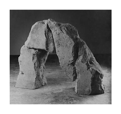 <div class='name'>Arch</div class='name'><P>Portland Stone<BR> 80cm <P> 1983<BR>Exhib. Hayward Gallery